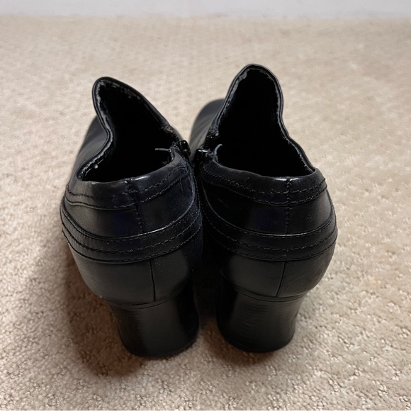 Clarks Slip-On Loafer in Black Size 9 - Picture 3 of 5